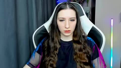 Snapshot of alice_bailey chatting on December 1, 1:16 pm Alice online show from December 1, 1:16 pm