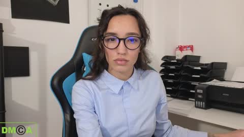 Snapshot of alice_bane chatting on January 7, 3:33 pm A R Y A  T I A online show from January 7, 3:33 pm