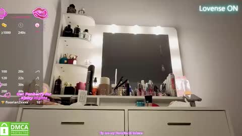 A R Y A  T I A online show from February 9, 8:24 pm