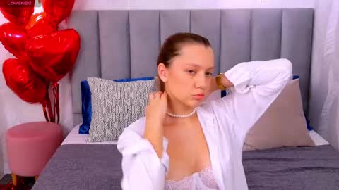 Snapshot of alice_charmy chatting on February 19, 5:16 am Alice in Wonderland online show from February 19, 5:16 am