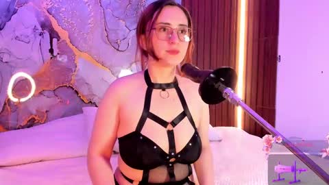 Snapshot of alice_cute77 chatting on September 12, 4:23 am Mey online show from September 12, 4:23 am