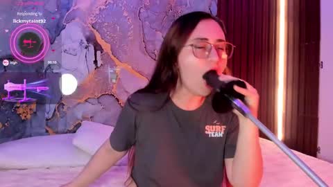 Snapshot of alice_cute77 chatting on October 6, 3:26 am Mey online show from October 6, 3:26 am