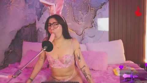 Snapshot of alice_cute77 chatting on June 3, 2:19 pm Mey online show from June 3, 2:19 pm