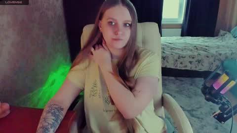 Snapshot of alice_dreamgirl_ chatting on February 8, 12:17 pm Alice 3 online show from February 8, 12:17 pm