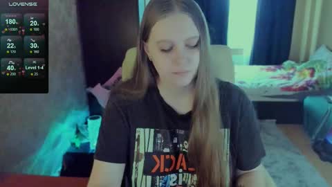 Snapshot of alice_dreamgirl_ chatting on March 8, 10:22 am Alice 3 online show from March 8, 10:22 am