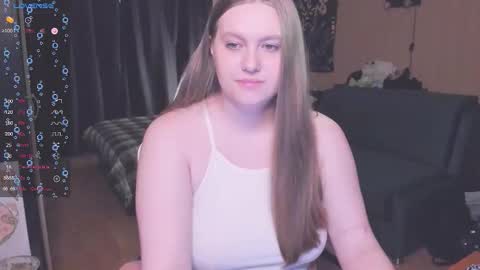 Snapshot of alice_dreamgirl_ chatting on September 28, 9:03 am Alice 3 online show from September 28, 9:03 am