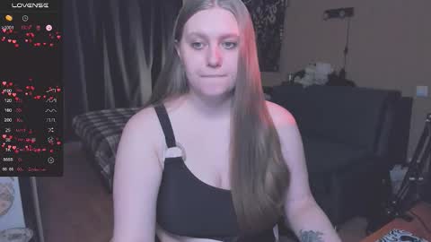 Snapshot of alice_dreamgirl_ chatting on September 29, 9:03 am Alice 3 online show from September 29, 9:03 am