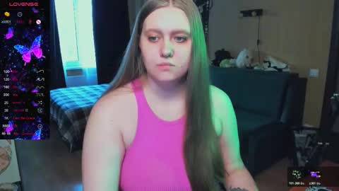 Snapshot of alice_dreamgirl_ chatting on November 15, 11:51 am Alice 3 online show from November 15, 11:51 am