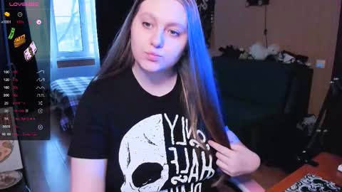 Snapshot of alice_dreamgirl_ chatting on November 25, 12:05 pm Alice 3 online show from November 25, 12:05 pm