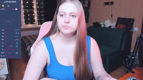 Snapshot of alice_dreamgirl_ chatting on November 30, 1:59 pm Alice 3 online show from November 30, 1:59 pm