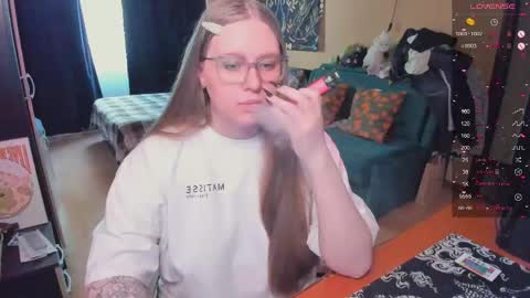 Snapshot of alice_dreamgirl_ chatting on May 5, 10:56 am Alice 3 online show from May 5, 10:56 am