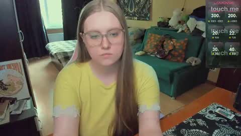 Snapshot of alice_dreamgirl_ chatting on May 11, 2:45 pm Alice 3 online show from May 11, 2:45 pm