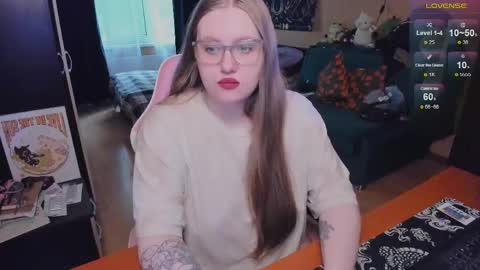 Snapshot of alice_dreamgirl_ chatting on May 28, 7:05 am Alice 3 online show from May 28, 7:05 am