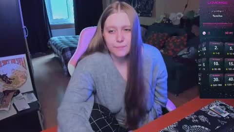 Snapshot of alice_dreamgirl_ chatting on May 30, 10:01 am Alice 3 online show from May 30, 10:01 am
