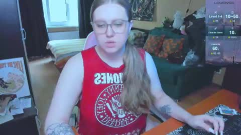 Snapshot of alice_dreamgirl_ chatting on June 6, 9:14 am Alice 3 online show from June 6, 9:14 am