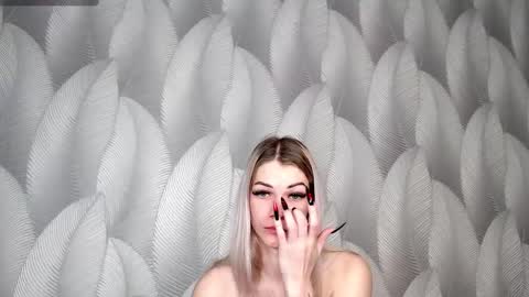 Snapshot of alice_goldd chatting on December 8, 3:32 am Alice online show from December 8, 3:32 am