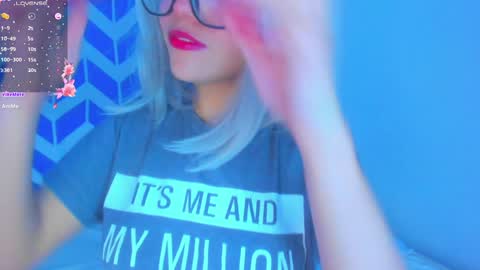 Snapshot of alice_lacroux chatting on January 26, 7:10 am Alice online show from January 26, 7:10 am