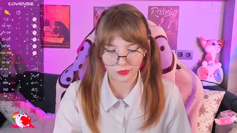 Snapshot of alice_langley chatting on December 4, 12:03 pm Alice 3 online show from December 4, 12:03 pm