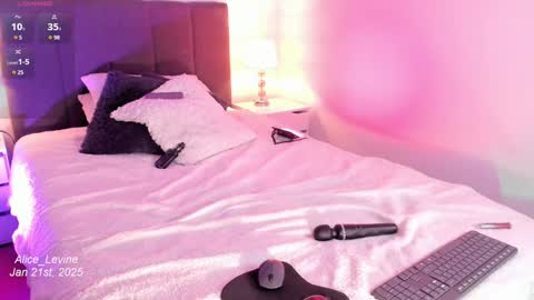 Alice  online show from January 22, 12:48 am