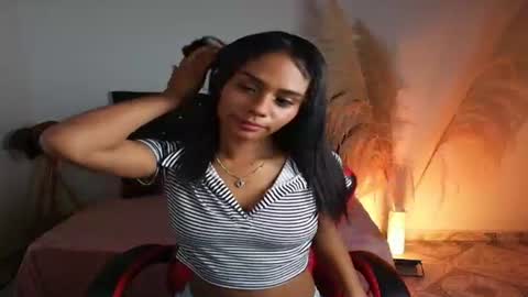 Snapshot of alice_luxx chatting on July 20, 1:02 pm alice_luxx online show from July 20, 1:02 pm