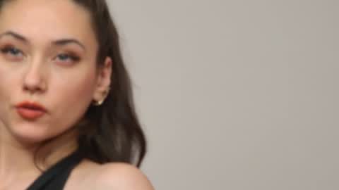 Snapshot of alice_munro chatting on January 5, 12:42 am AliceMunro online show from January 5, 12:42 am