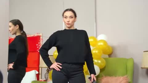 Snapshot of alice_munro chatting on February 12, 5:26 am AliceMunro online show from February 12, 5:26 am