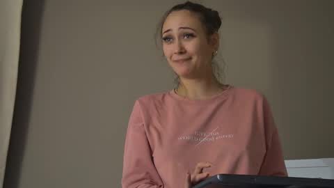 Snapshot of alice_munro chatting on October 9, 7:34 pm AliceMunro online show from October 9, 7:34 pm