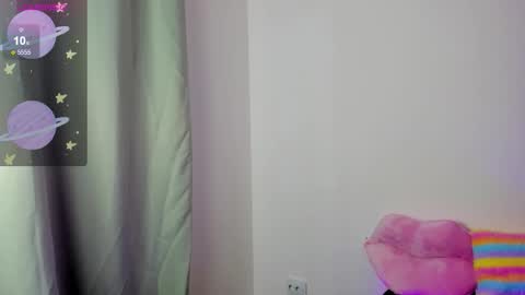 Snapshot of alice_next_door_ chatting on October 5, 11:19 am Alice online show from October 5, 11:19 am