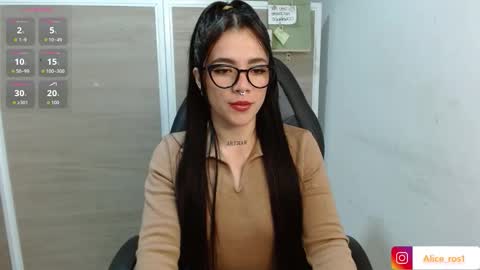 Snapshot of alice_rose5 chatting on September 20, 3:40 am Alice online show from September 20, 3:40 am