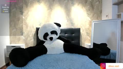 Snapshot of alice_rose5 chatting on October 6, 3:37 am Alice online show from October 6, 3:37 am