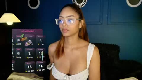 Snapshot of alice_simmons chatting on June 10, 3:50 am alice_simmons online show from June 10, 3:50 am