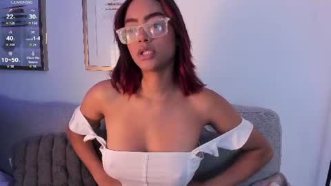 Snapshot of alice_simmons chatting on July 1, 1:24 pm alice_simmons online show from July 1, 1:24 pm