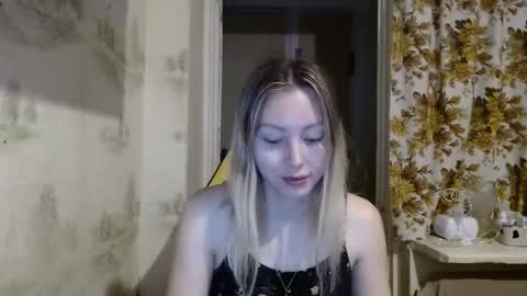 Alice smiles online show from April 8, 1:49 am