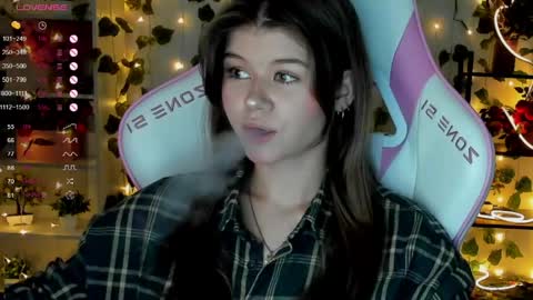 Snapshot of alice_tails chatting on April 23, 7:16 pm Alice online show from April 23, 7:16 pm