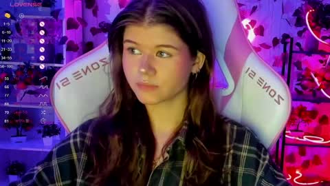 Snapshot of alice_tails chatting on April 28, 7:08 pm Alice online show from April 28, 7:08 pm