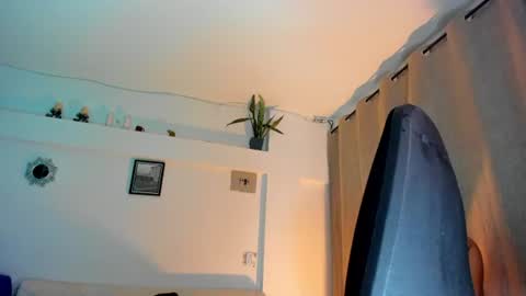 Alice thompsonx online show from August 4, 1:09 am