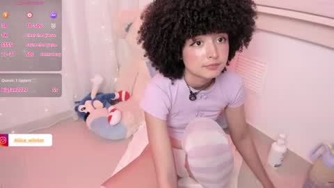 Snapshot of alice_wiinter chatting on June 25, 5:12 am Alice online show from June 25, 5:12 am