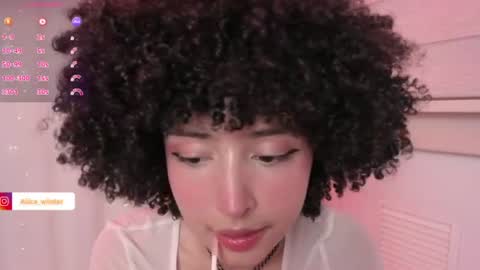 Snapshot of alice_wiinter chatting on June 26, 11:09 pm Alice online show from June 26, 11:09 pm