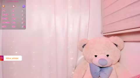 Snapshot of alice_wiinter chatting on June 30, 11:06 pm Alice online show from June 30, 11:06 pm