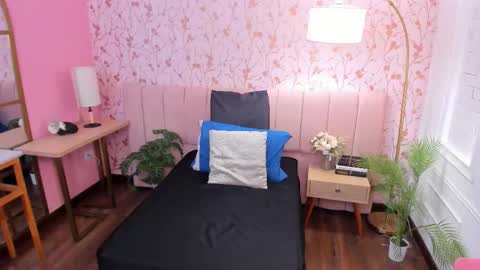 Alice and Asia online show from December 21, 4:14 pm