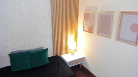 Alice and Asia online show from April 5, 1:08 pm