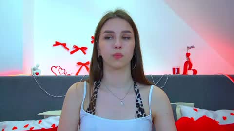 Snapshot of aliceatkin chatting on June 28, 6:41 am Alice online show from June 28, 6:41 am