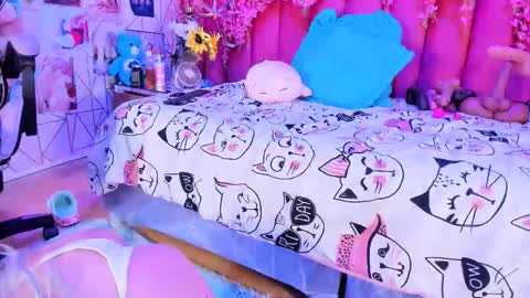     online show from February 7, 10:24 pm