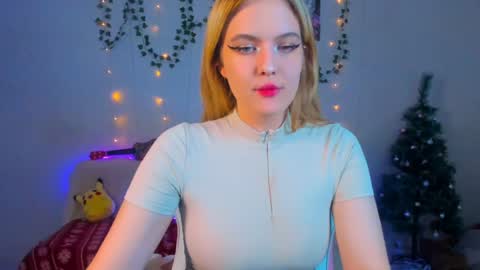 Snapshot of alicecaseyy chatting on December 1, 8:20 pm AliceCasey online show from December 1, 8:20 pm