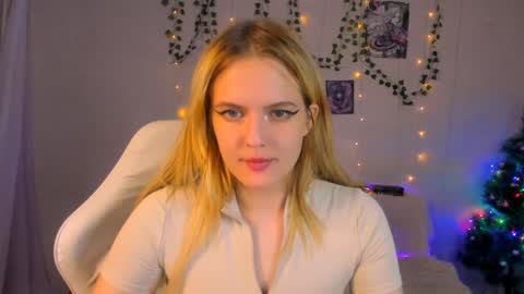 Snapshot of alicecaseyy chatting on December 1, 11:36 pm AliceCasey online show from December 1, 11:36 pm