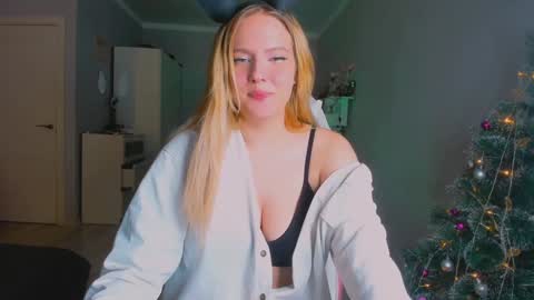 Snapshot of alicecaseyy chatting on January 7, 10:30 pm AliceCasey online show from January 7, 10:30 pm