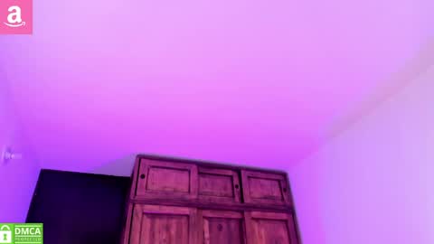 Snapshot of alicee_2 chatting on April 28, 7:19 pm Aliceee .. 97YP9VWGZHrefnav wishlist lists 1 online show from April 28, 7:19 pm