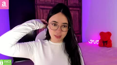 Snapshot of alicee_2 chatting on April 30, 5:08 pm Aliceee .. 97YP9VWGZHrefnav wishlist lists 1 online show from April 30, 5:08 pm