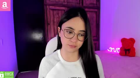 Snapshot of alicee_2 chatting on May 13, 7:11 pm Aliceee .. 97YP9VWGZHrefnav wishlist lists 1 online show from May 13, 7:11 pm
