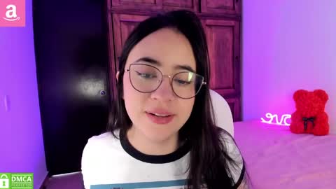 Snapshot of alicee_2 chatting on May 18, 5:19 pm Aliceee .. 97YP9VWGZHrefnav wishlist lists 1 online show from May 18, 5:19 pm